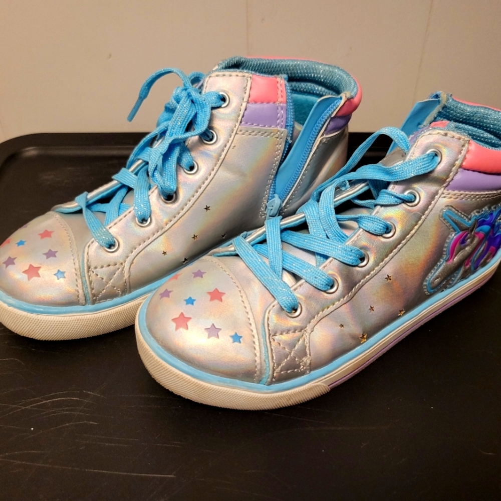 Girls size 4 light up sneakers